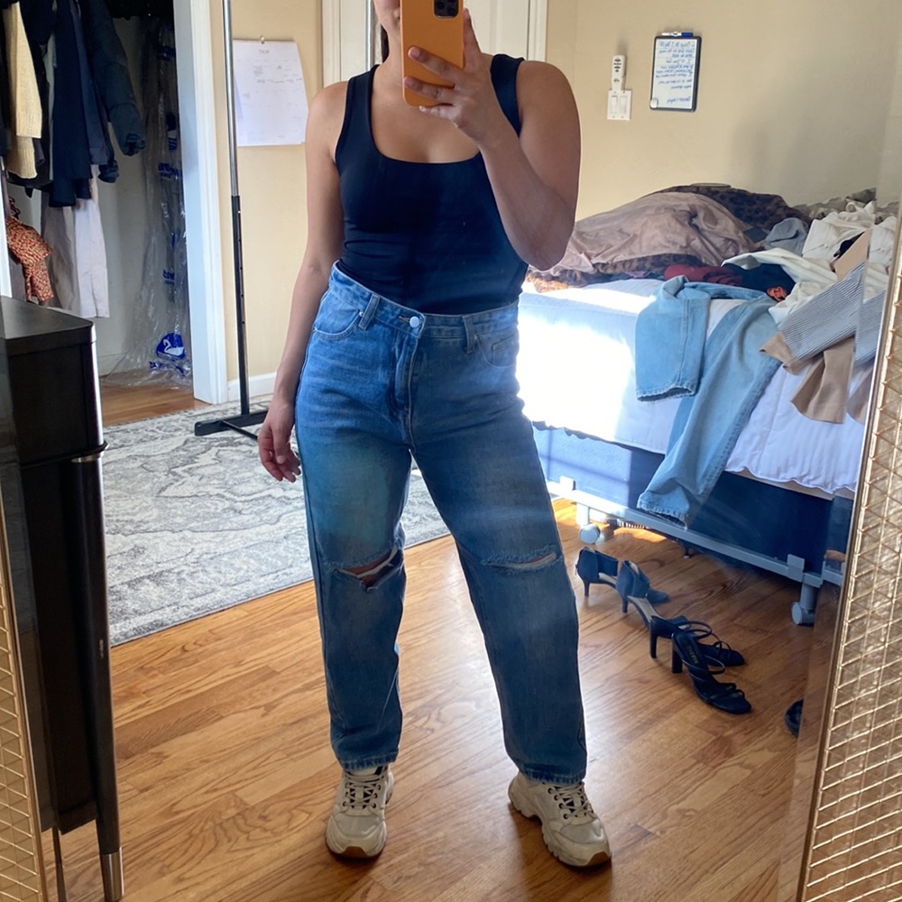 Size medium high waisted boyfriend jean style